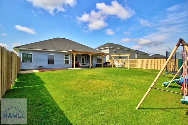 Building Photo - 82 Mcclelland Lp NE