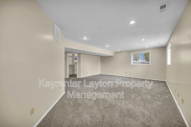 Building Photo - 2420 Bonneville Terrace Dr