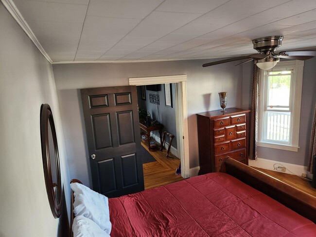 Building Photo - 663 Hevey St