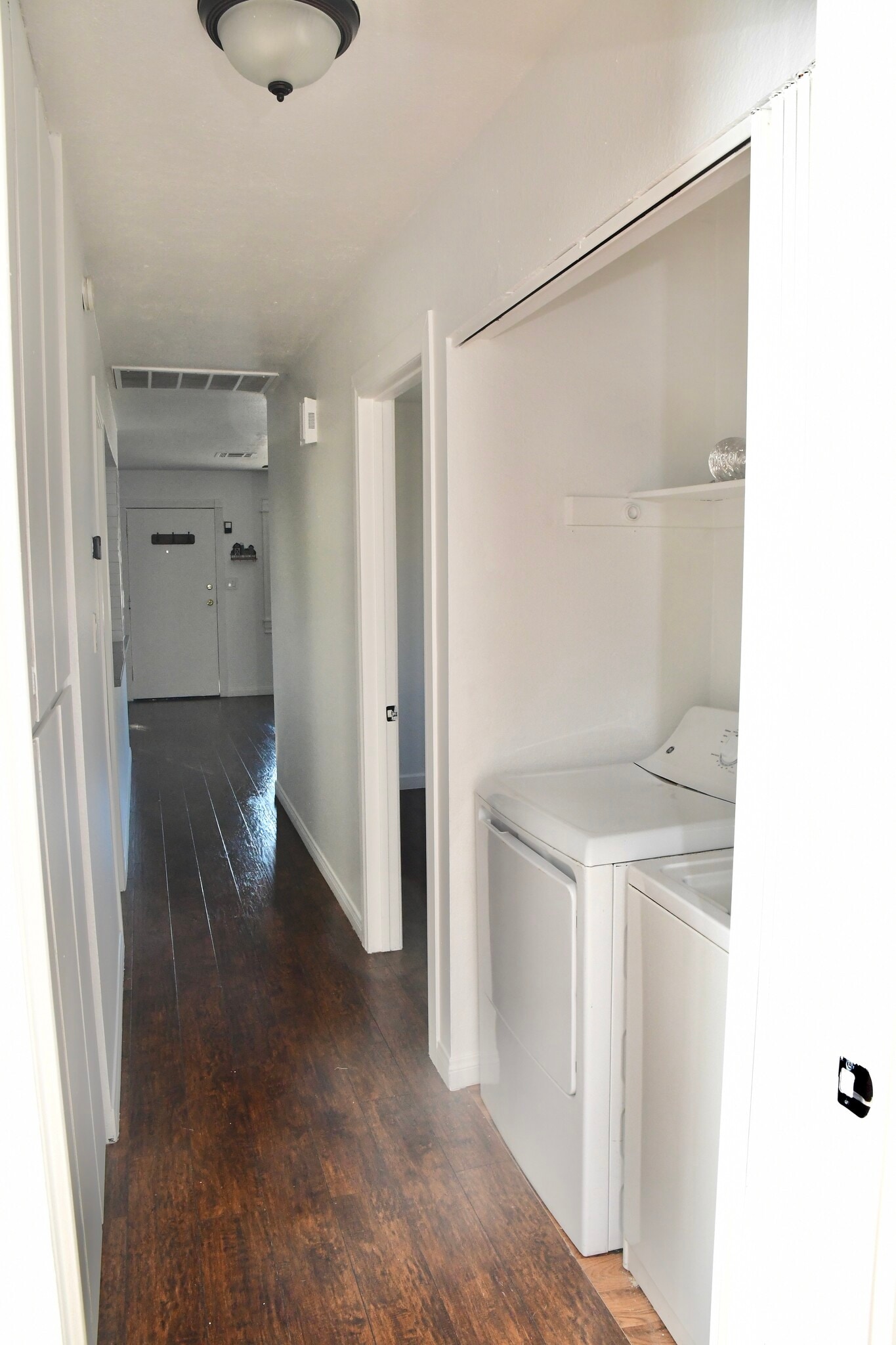 Building Photo - 925 Willow Tree Dr