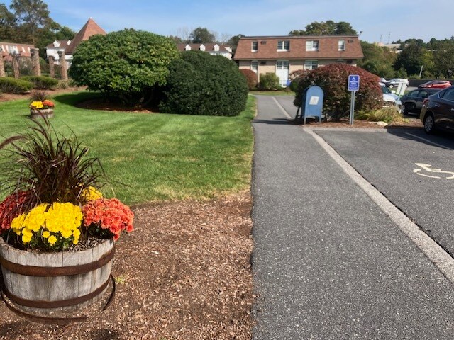 Building Photo - 28 Williamsburg Ct