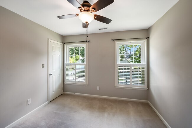 Building Photo - 1011 Willow Ridge Dr