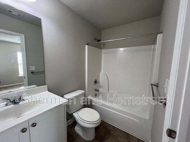 Building Photo - 660 Dobhill Ln