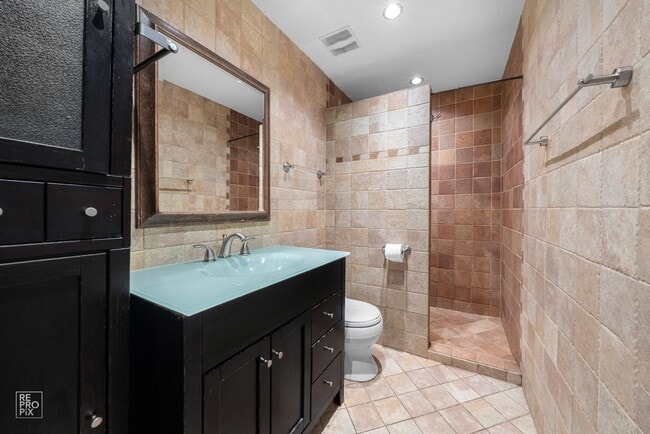 Building Photo - 2 Bedroom Townhome in Lakewood Village in ...
