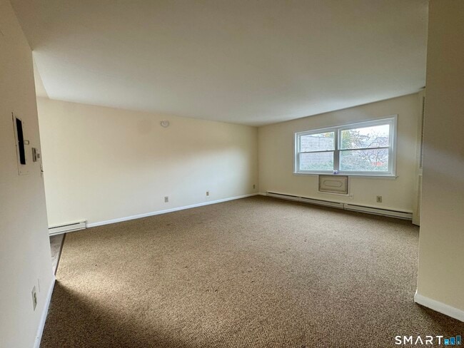 Building Photo - 35 Beers St