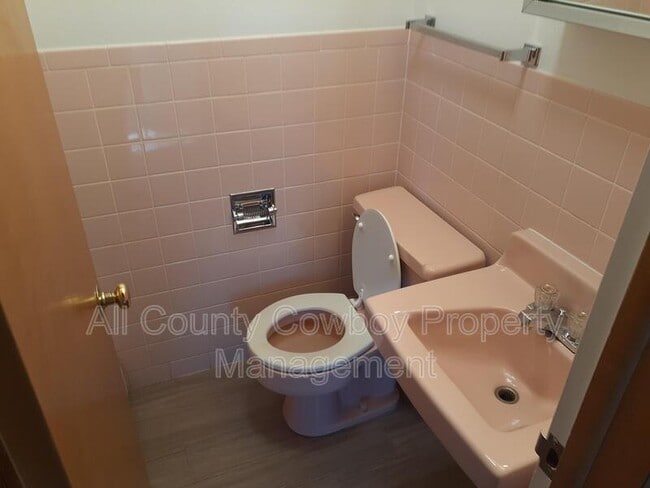 Building Photo - 1000 E Garfield St