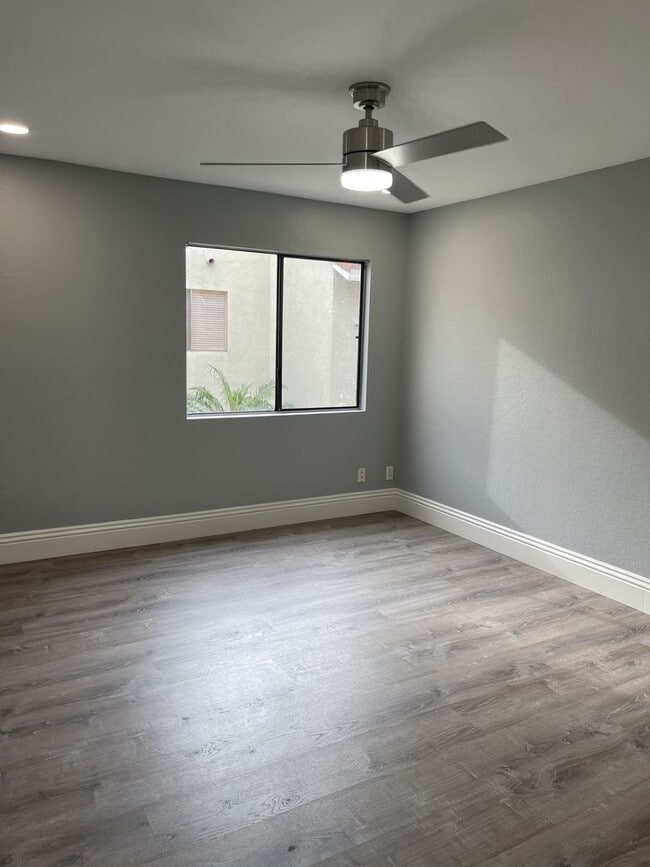 Building Photo - 10182 Camino Ruiz