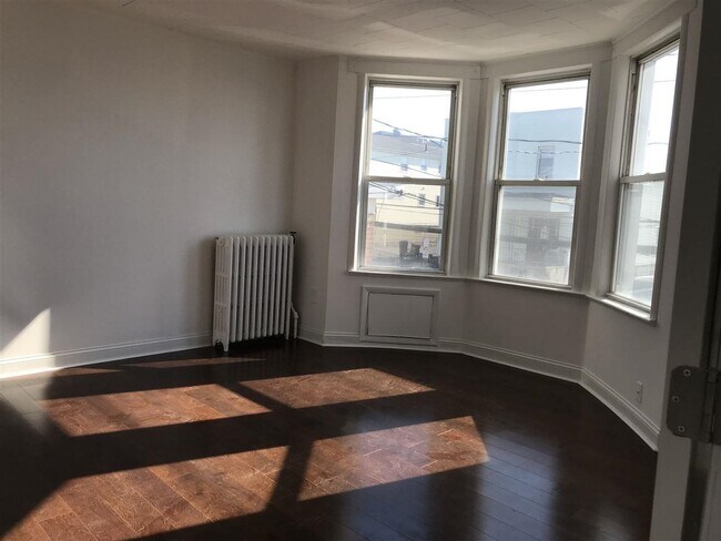 Building Photo - 1218 79th St