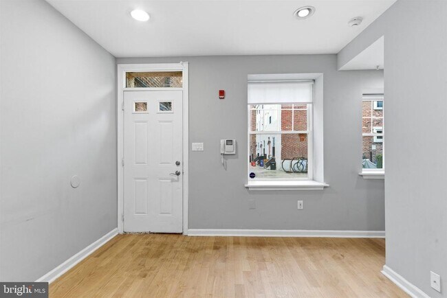 Building Photo - 1027 N 4th St