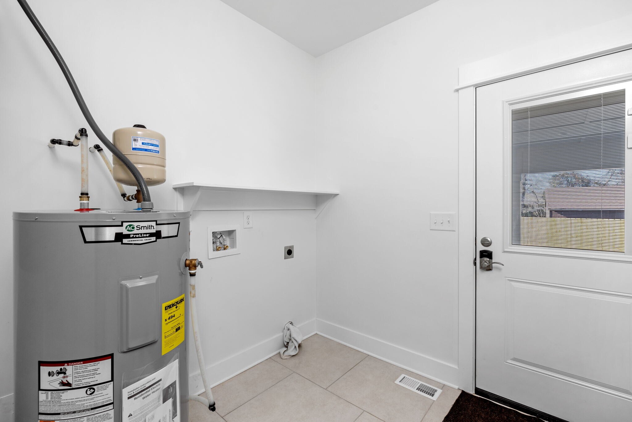 Building Photo - 2104 Jade Dr