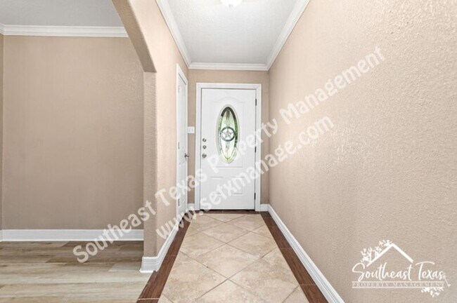 Building Photo - 250 Duhon St