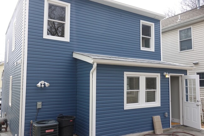 Building Photo - MOVE INTO A NEWLY RENOVATED--3 Bedroom, 2 ...