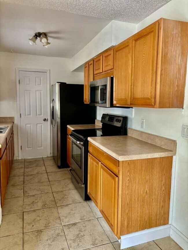 Building Photo - 4523 Ligustrum Way