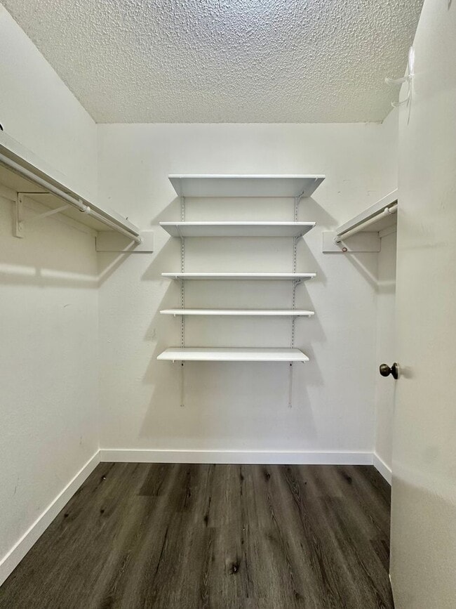 Building Photo - COMING MARCH 2026 - 2-Bedroom 2-Bathroom Condo + Clubhouse/Pool/River Access