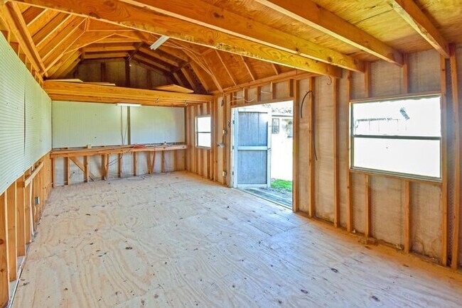 Building Photo - Available Now! Newly Remodeled 4 Bed 3 Bat...