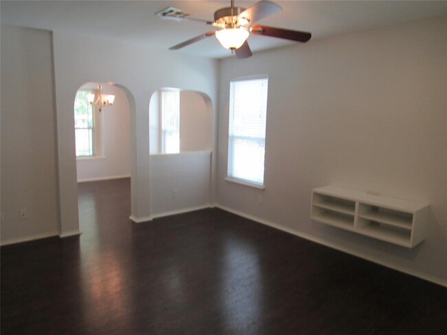 Building Photo - 917 Truman Ln