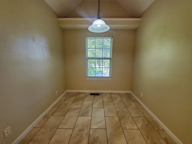 Building Photo - 7108 N Church Rd