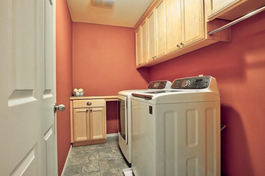 Building Photo - 2727 N Crater Ln