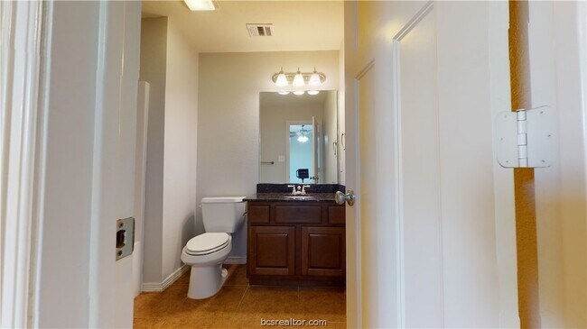 Building Photo - 2501 Horse Shoe Dr