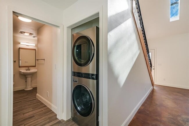 Building Photo - 302 Lago Verde Rd