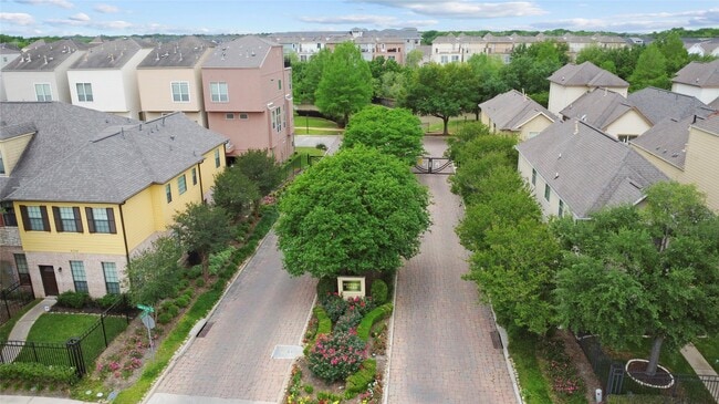 Building Photo - 9133 Creekstone Lake Dr