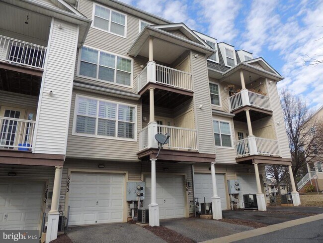 Building Photo - 12830 Rexmore Dr