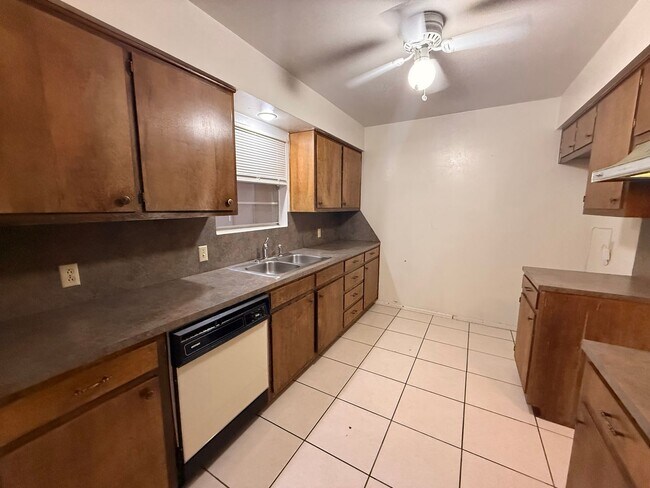 Building Photo - For Lease - 2706 B Fair Palms - Odessa, TX