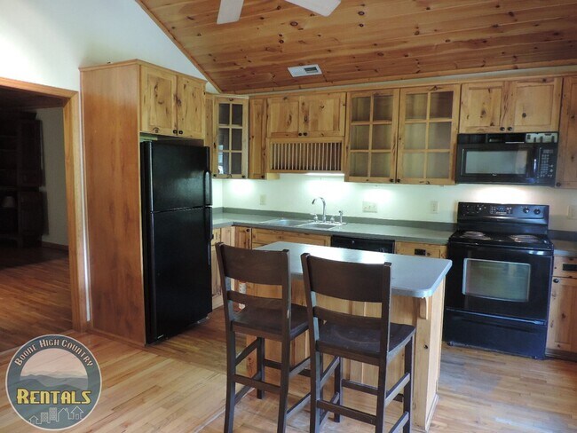 Building Photo - Spacious Home in Sugar Grove With Easy Access to Boone