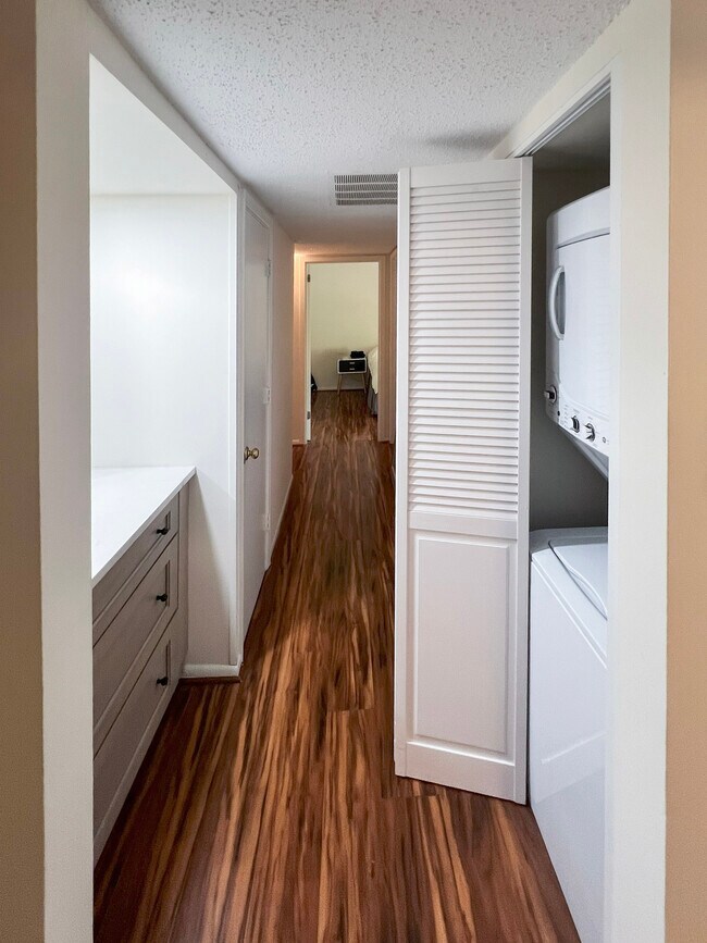 Building Photo - 1530 Moorings Dr