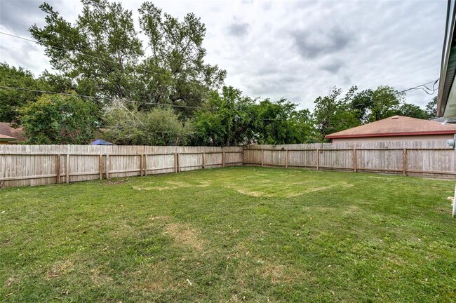 Building Photo - 12806 Shady Knoll Ln