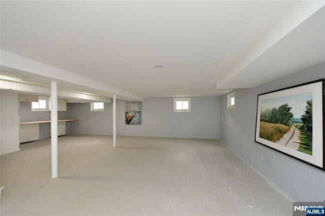 Building Photo - 16 Liberty St