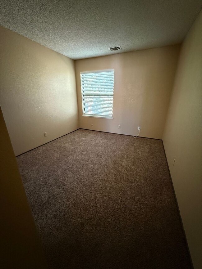 Building Photo - Charming 2-Bed, 2-Bath Condo in Auburn – Great Location & Move-In Ready