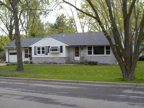 Building Photo - 6001 Queens Way
