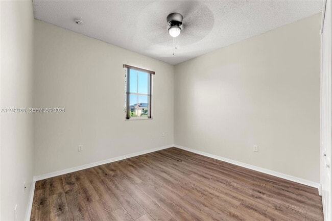 Building Photo - 18560 NE 3rd Ct