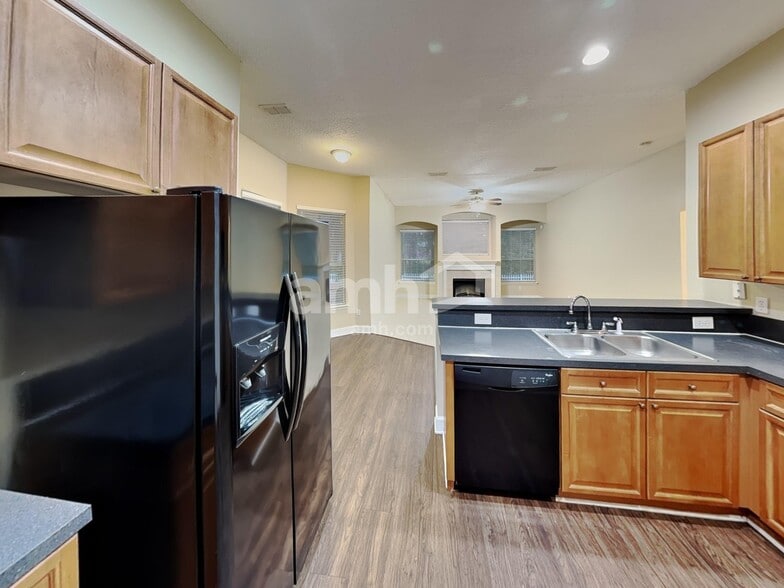 Building Photo - 3390 Victoria Lakes Dr N