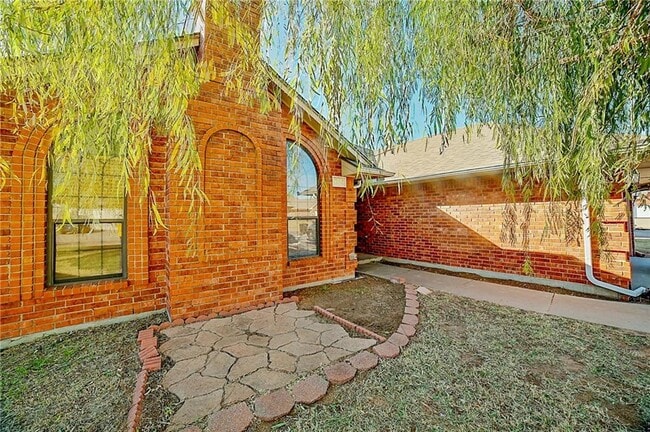 Building Photo - 604 NE 21st St