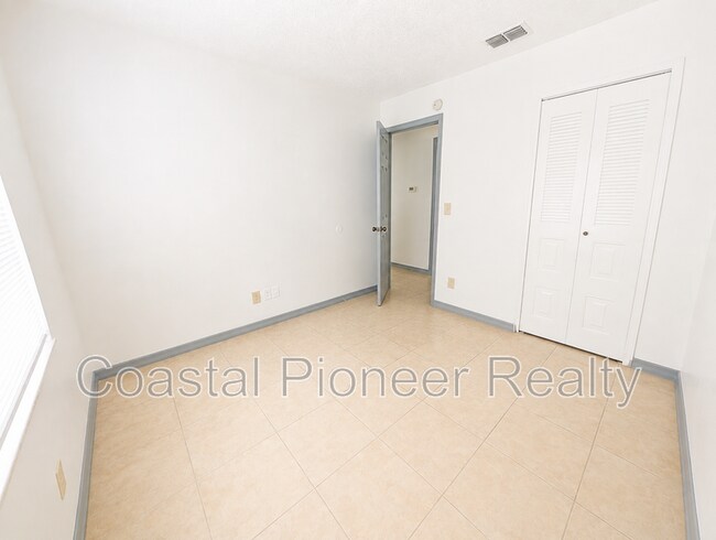 Building Photo - 1331 Coolridge Dr