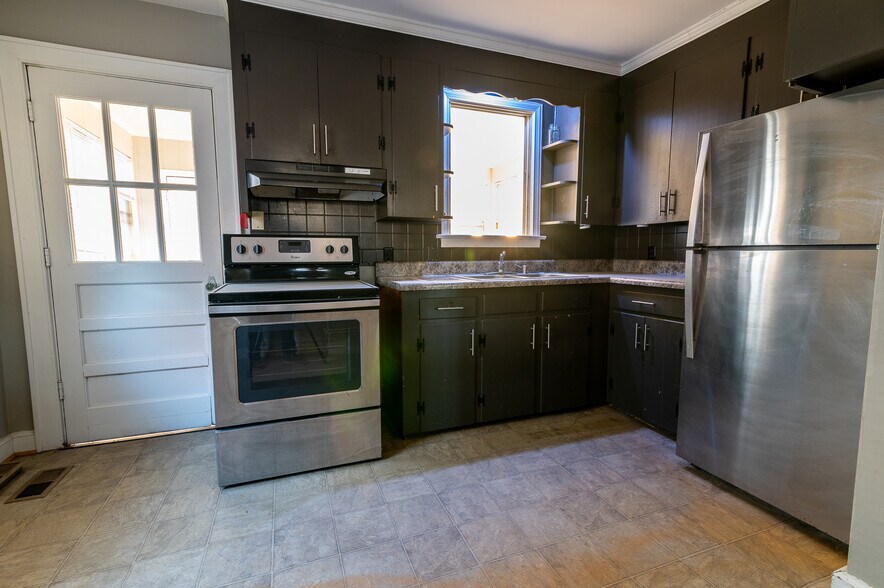 Building Photo - 1145 Lindsay St