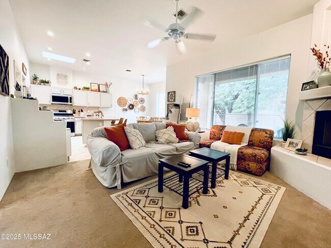 Building Photo - 12683 N Sleeping Coyote Dr