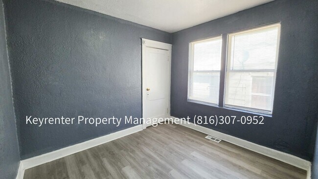 Building Photo - 2 Bed 1 Bath ready to rent!