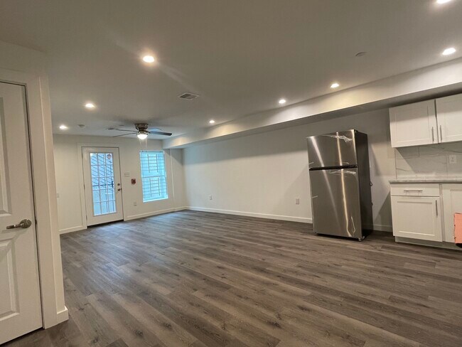 Building Photo - 2366 Orthodox St