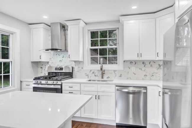 Primary Photo - 116 Morse St