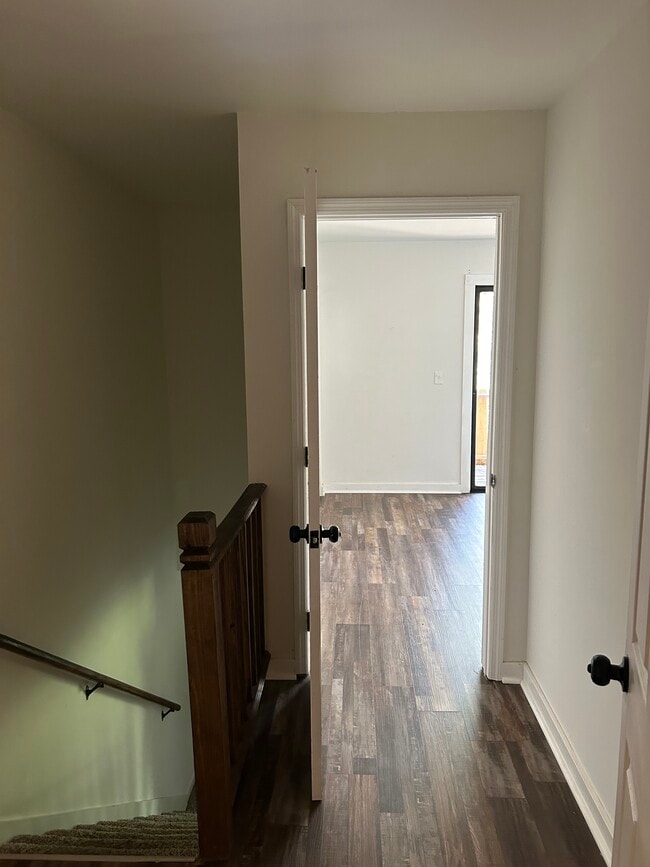 Building Photo - 709 Summit Ave