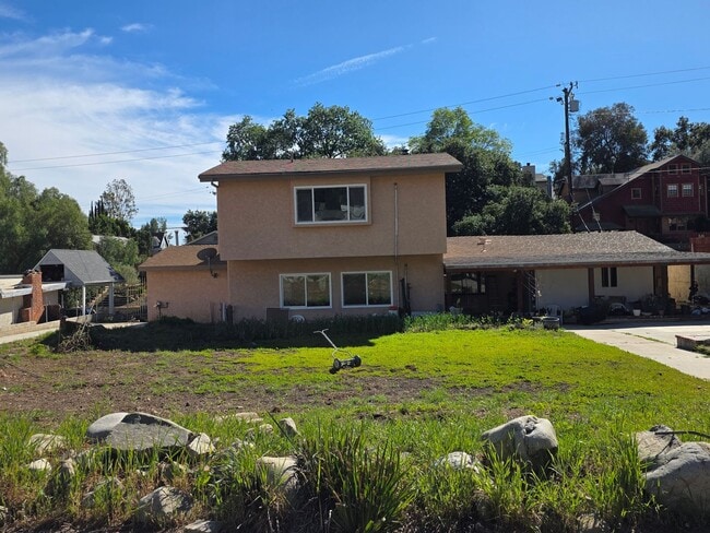 Building Photo - 3 Bedroom Home for Rent with RV Parking, Rock Views & Large Lot