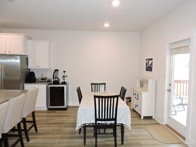 Building Photo - 10697 Davenport Lp