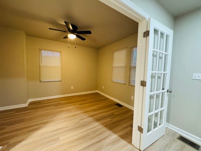 Building Photo - 2447 McAlpine Terrace