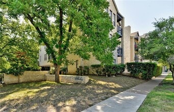 Building Photo - 711 W 21st St