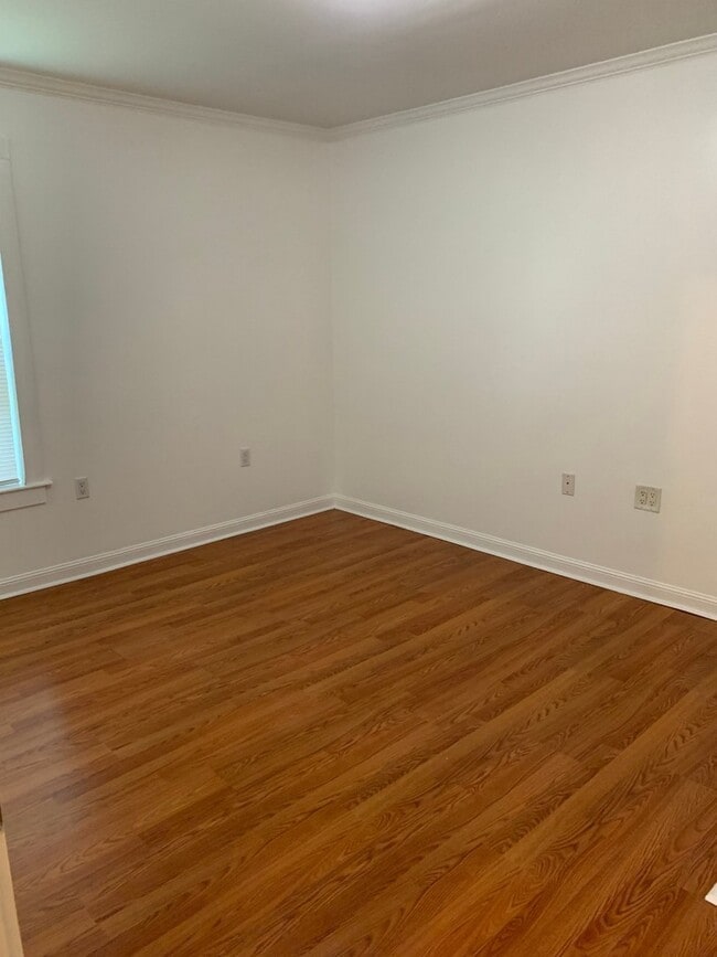 Building Photo - GAUTIER, MISSISSIPPI - Charming 2 bedroom 1 bath cottage.