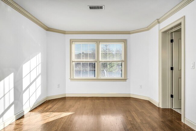 Building Photo - 2593 Washington St