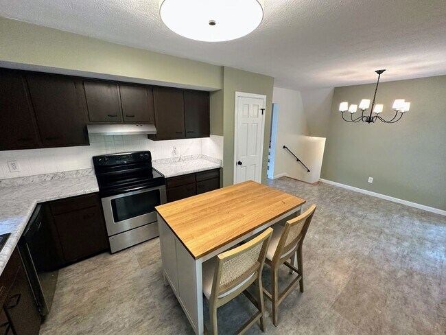 Building Photo - AVAILABLE NOW! Spacious 4 BR, 2 Bath House! Wood Floors, Attached Garage, W/D Included